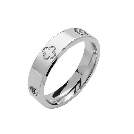 Clover Band Ring silver on white background