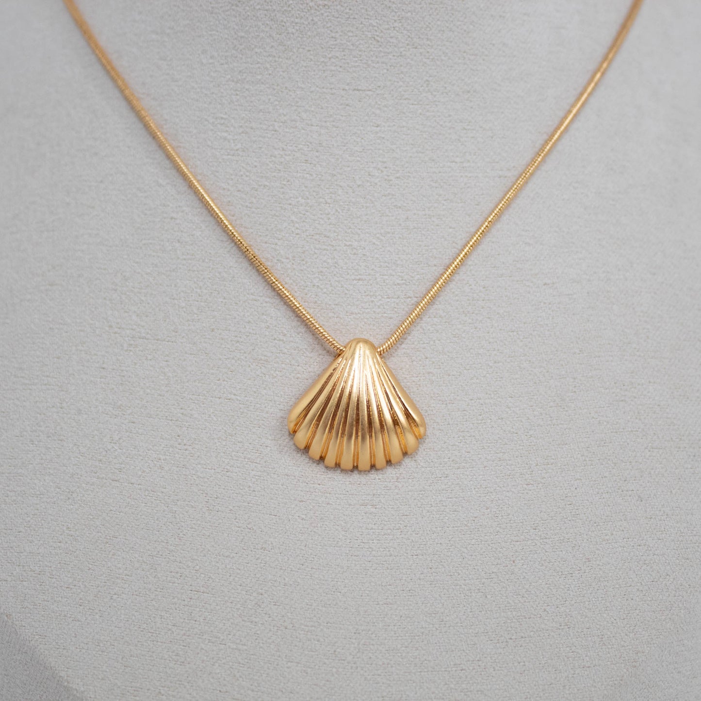 gold seashell necklace