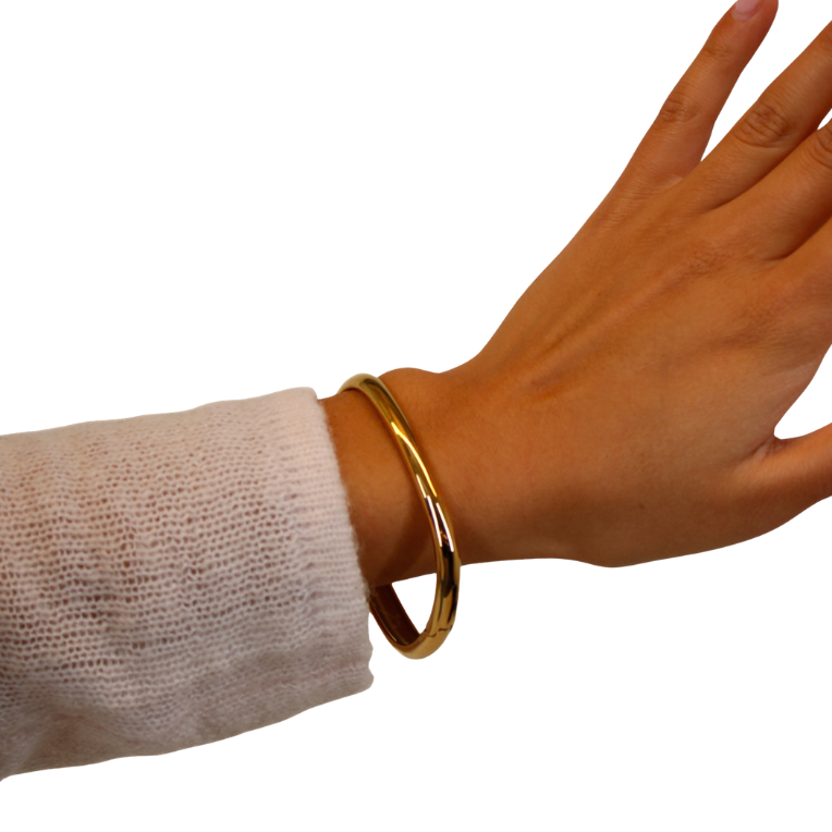 gold bangle on hand model