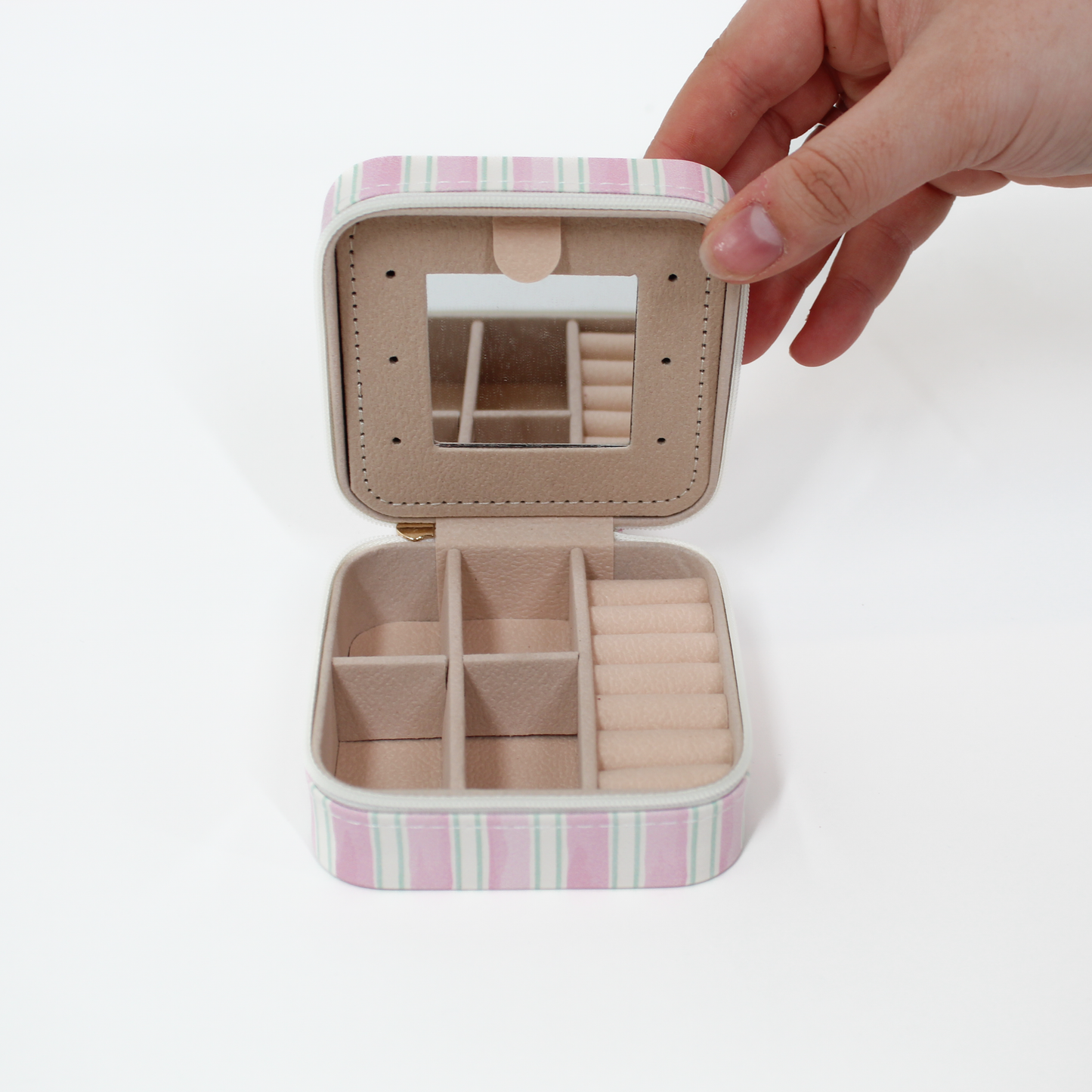 Inside La DoPink La Dolce Vita Travel Jewelry Boxlce Vita Travel Jewelry Box