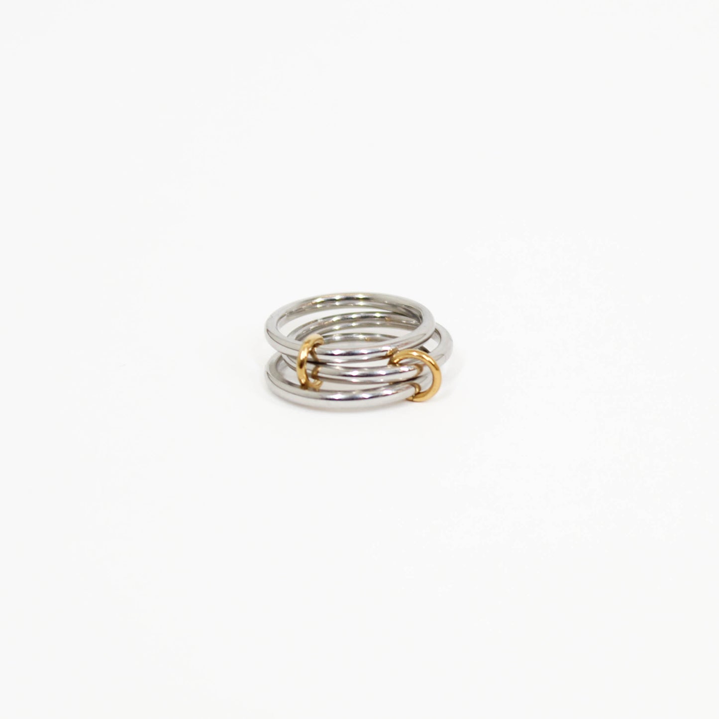 Interlocking Link Ring silver on a white background