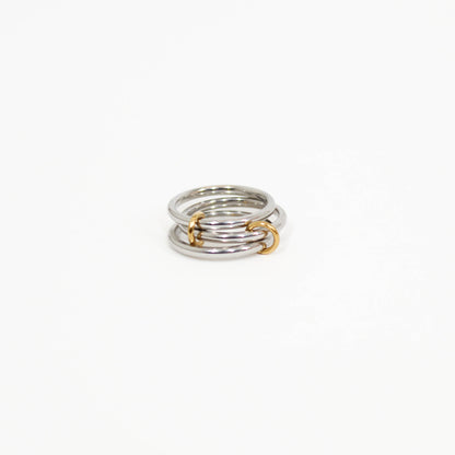 Interlocking Link Ring silver on a white background