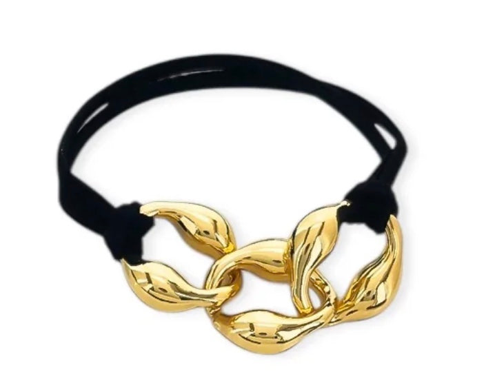 O Chain Hair Tie black on white background