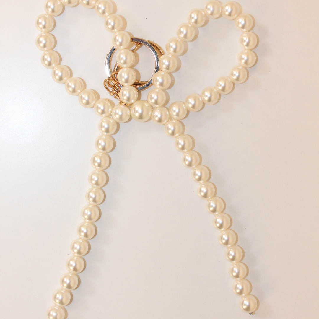 Pearl ribbon keychain in Silver