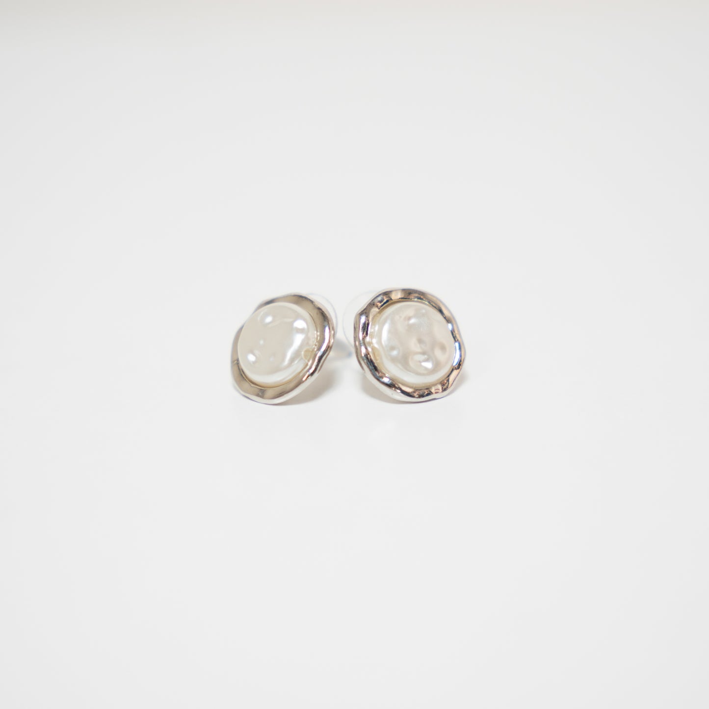 Sculpted Silver Pearl Studs