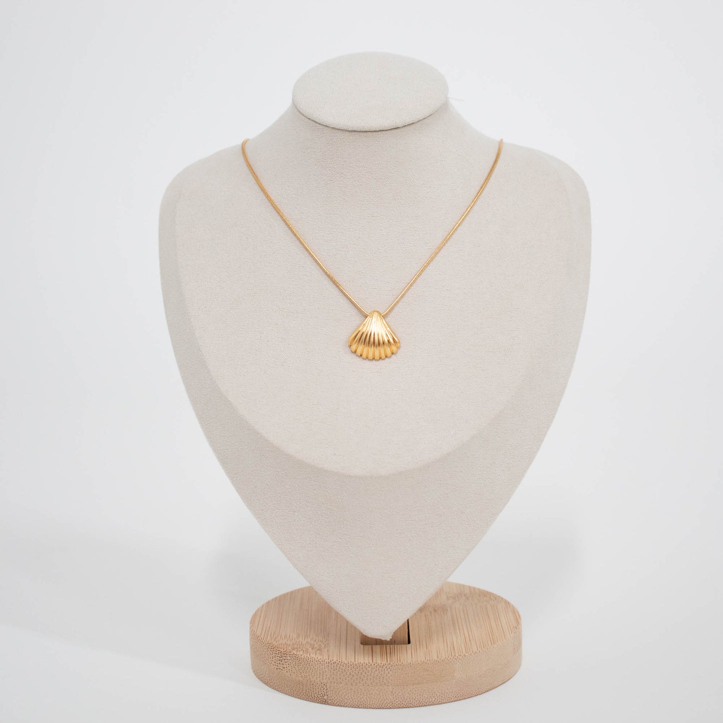 gold seashell necklace