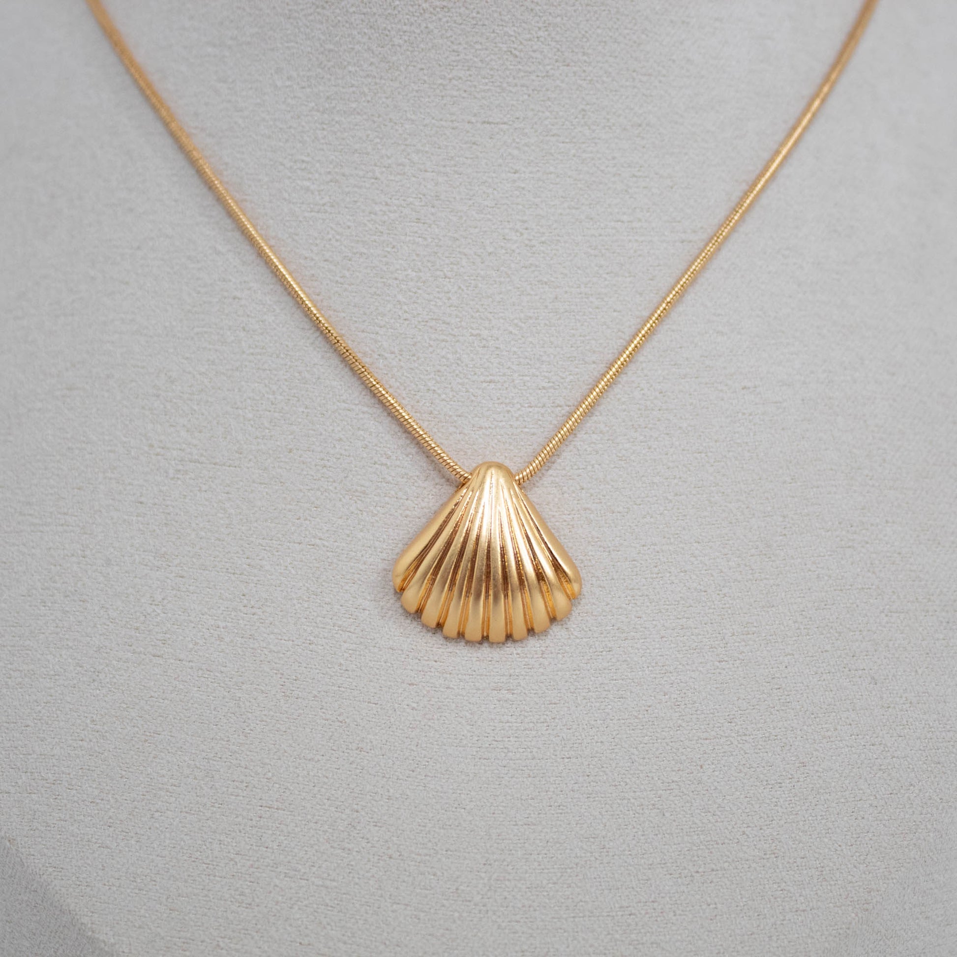 gold seashell necklace