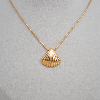 gold seashell necklace