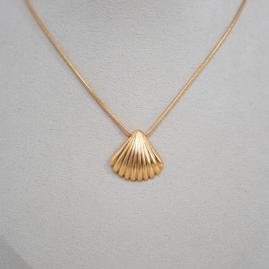 gold seashell necklace